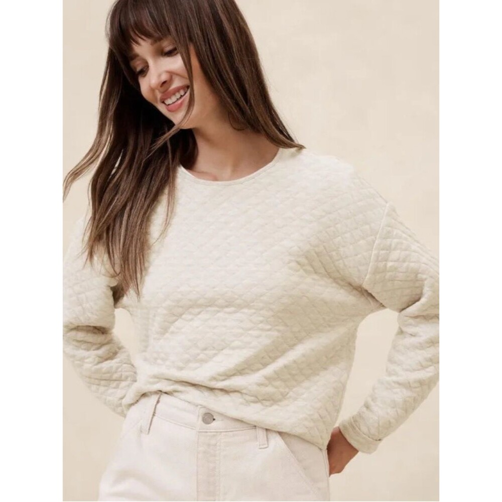 Banana Republic quilted long sleeve Sweatshirt in snow day off White size med